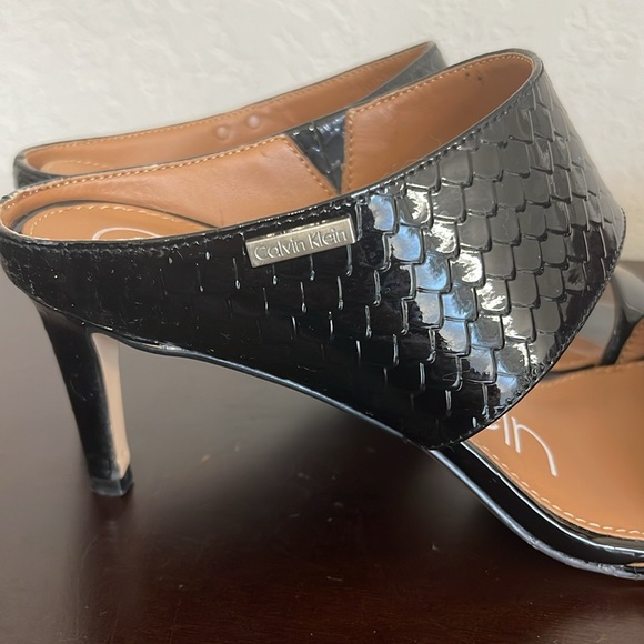 Bundle black and red 5.5 M Calvin Klein shoes. - Picture 6 of 6